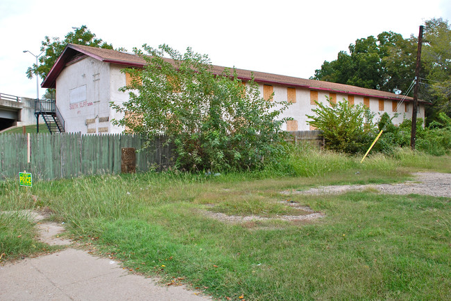 South Cliff Apartments in Dallas, TX - Building Photo - Building Photo