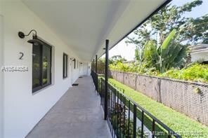 570 NE 69th St in Miami, FL - Foto de edificio - Building Photo
