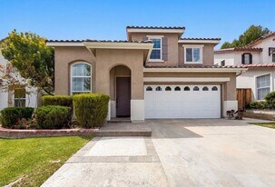 28441 Silverking Trail in Santa Clarita, CA - Building Photo
