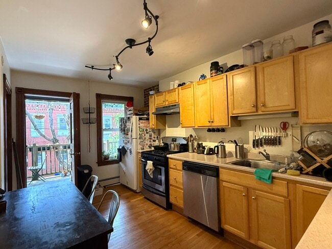 2 Mead St, Unit 2A in Boston, MA - Building Photo - Building Photo
