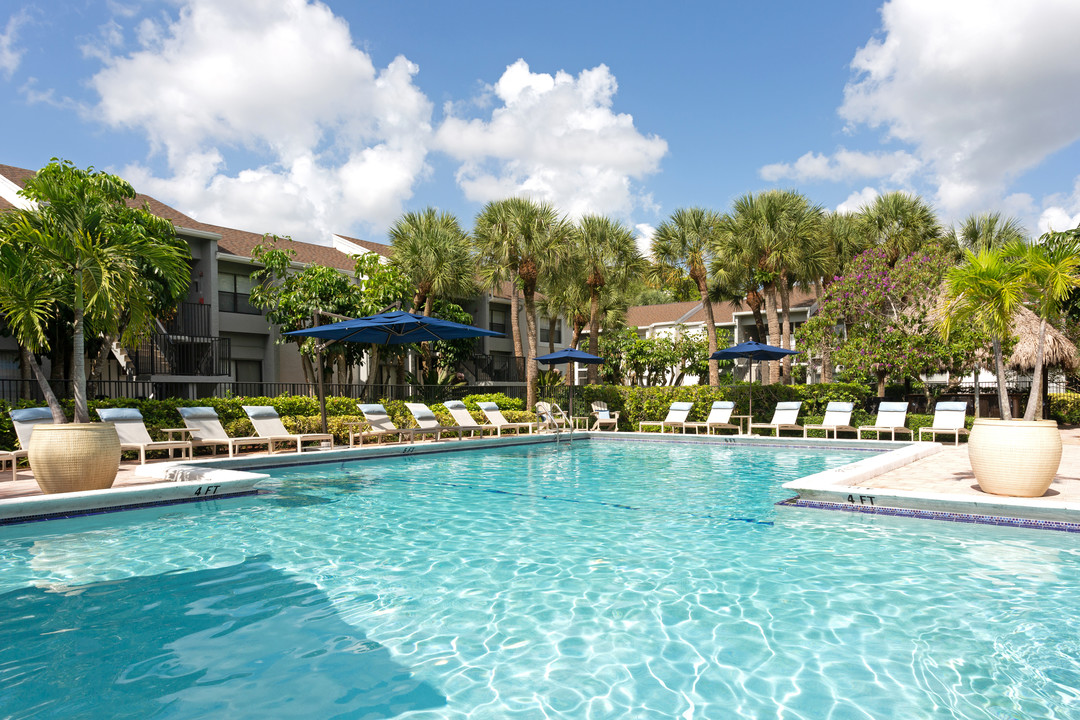 Plantation Colony in Plantation, FL - Building Photo