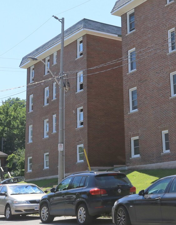 Rockwood Estates in Hamilton, ON - Building Photo