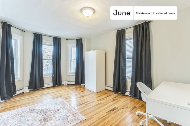 Private bedroom in 3 bed/1 bath Home in Boston, MA - Building Photo - Building Photo