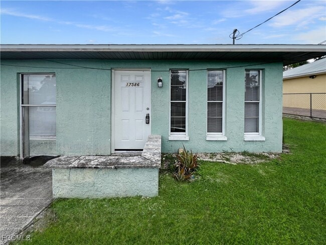 17586 Cypress Point Rd in Ft. Myers, FL - Building Photo - Building Photo