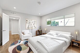 927 San Vicente Blvd in West Hollywood, CA - Foto de edificio - Building Photo