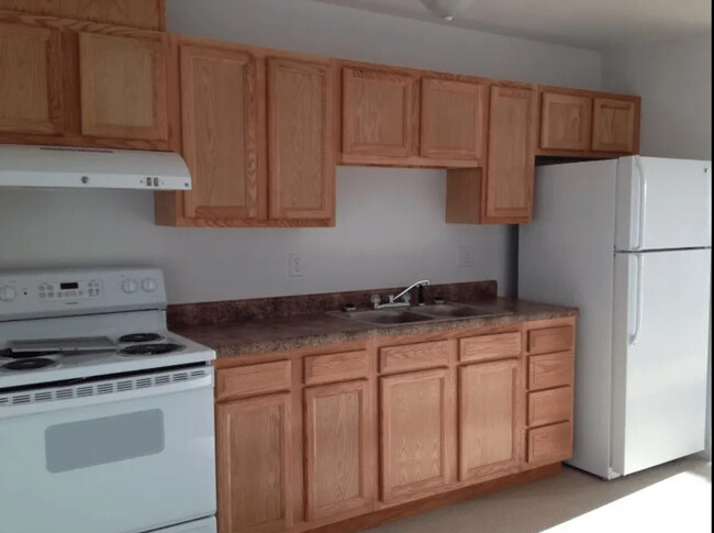 Indian Trail Apartments in Lawrenceville, IL - Building Photo - Building Photo