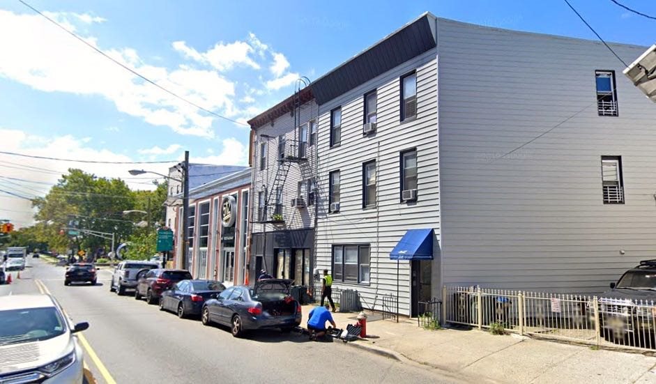 518 Paterson Plank Rd in Jersey City, NJ - Building Photo