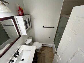 32 Wintergreen Dr, Unit 1 in Coram, NY - Building Photo - Building Photo