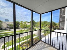 2500 NE 135th St in North Miami, FL - Building Photo