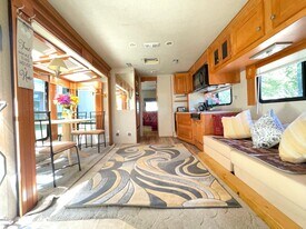 198 E Middlefield Rd in Mountain View, CA - Building Photo