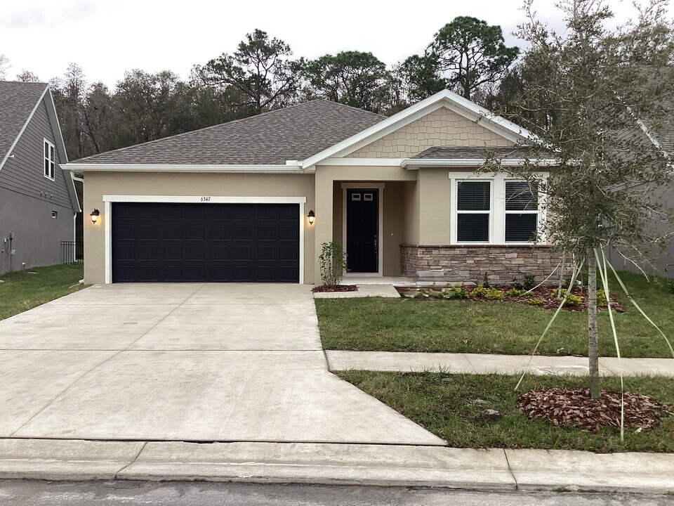6347 Emerald Hls Wy in Wesley Chapel, FL - Foto de edificio