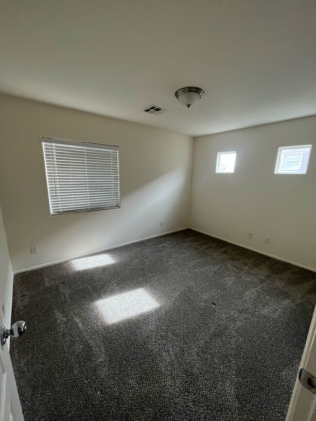 3745 Austell St in Las Vegas, NV - Foto de edificio - Building Photo