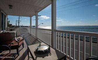 300 N Bayview Ave in Seaside Park, NJ - Building Photo