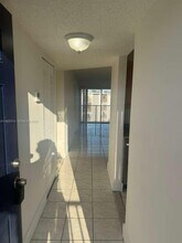 8700 N Sherman Cir in Miramar, FL - Foto de edificio - Building Photo