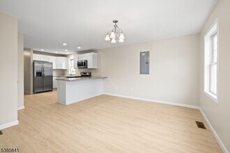26 N Burnett St in East Orange, NJ - Building Photo - Building Photo