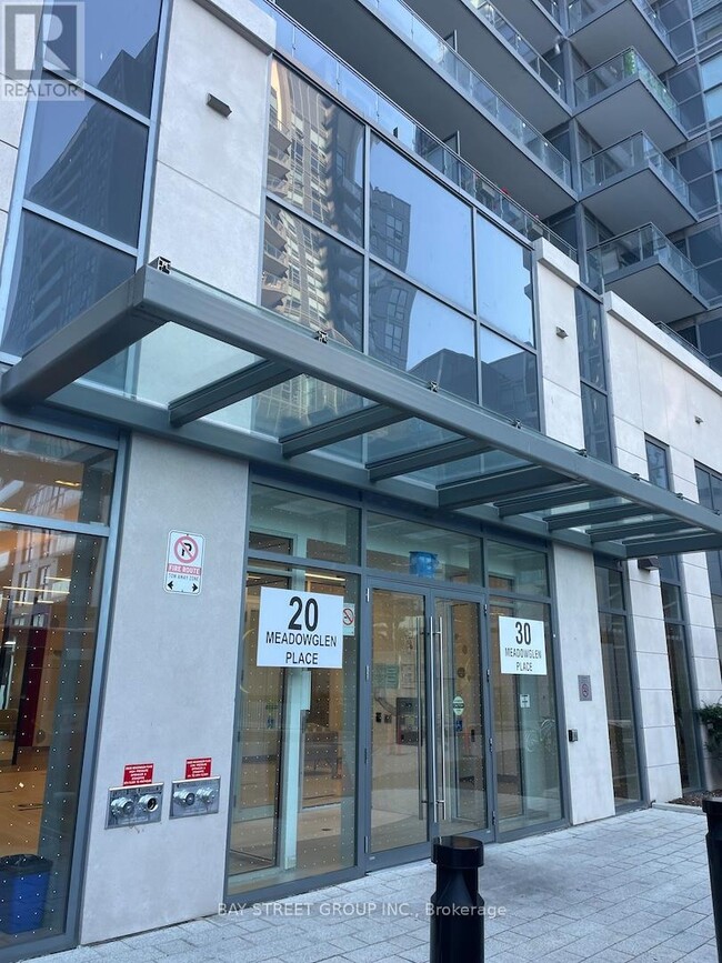 property at 20 Meadowglen Pl