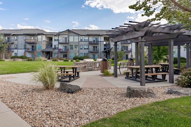 Greens at Van De Water in Loveland, CO - Foto de edificio - Building Photo