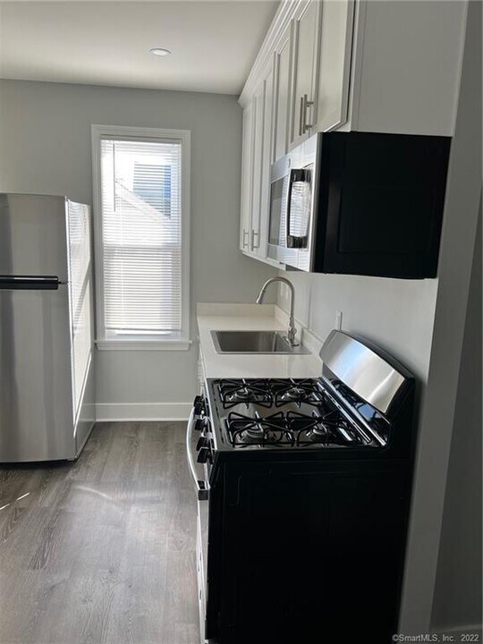 7-9 Burritt Ave in Stratford, CT - Building Photo