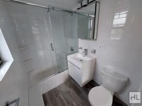 East 82nd Street in New York, NY - Building Photo - Building Photo