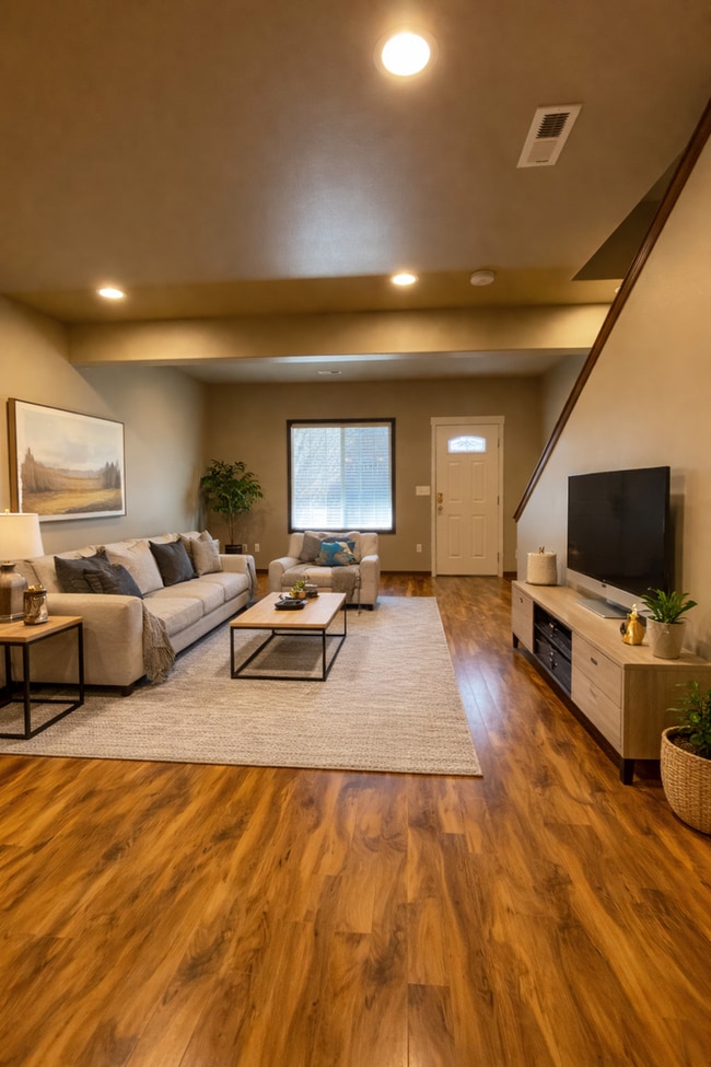 property at 907 W Cherry Ave