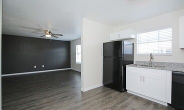 Crossings at Alderson Apartments in Houston, TX - Building Photo - Building Photo