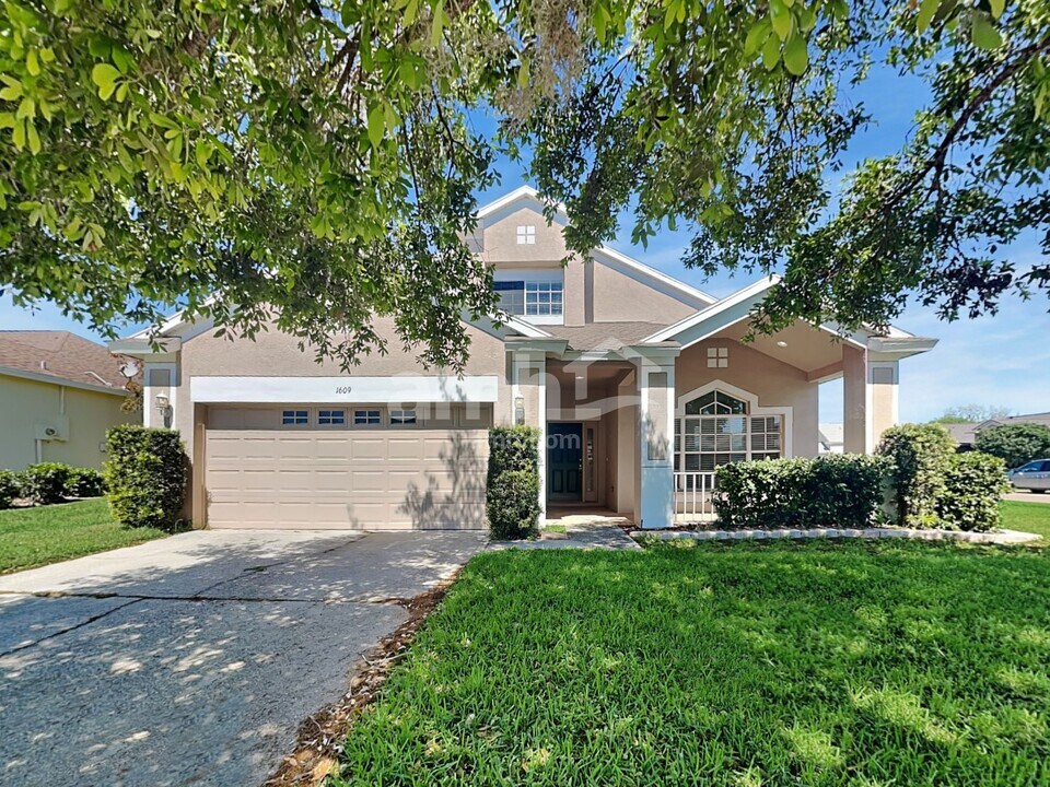 1609 Kish Blvd in Trinity, FL - Building Photo