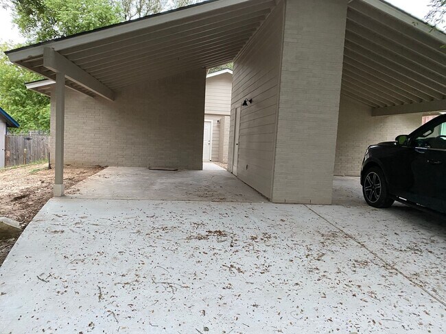 2408 Burleson Ct in Austin, TX - Building Photo - Building Photo