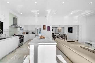 110 3rd San Marino Terrace in Miami Beach, FL - Building Photo - Building Photo