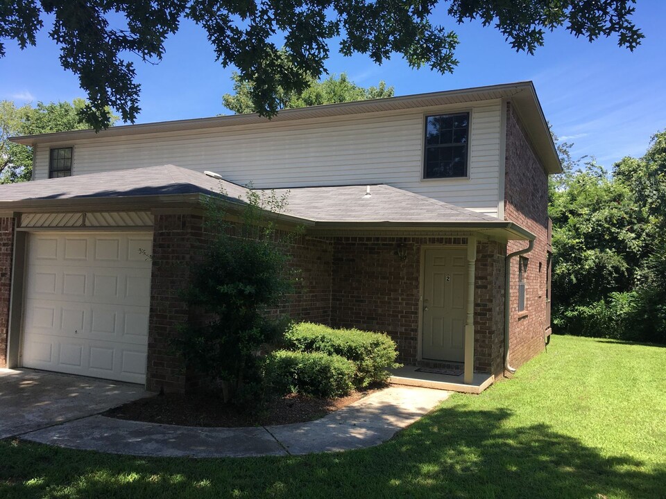 407 Valley Dr in Russellville, AR - Building Photo