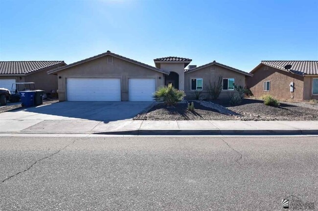 7951 E 42nd Pl in Yuma, AZ - Building Photo - Building Photo