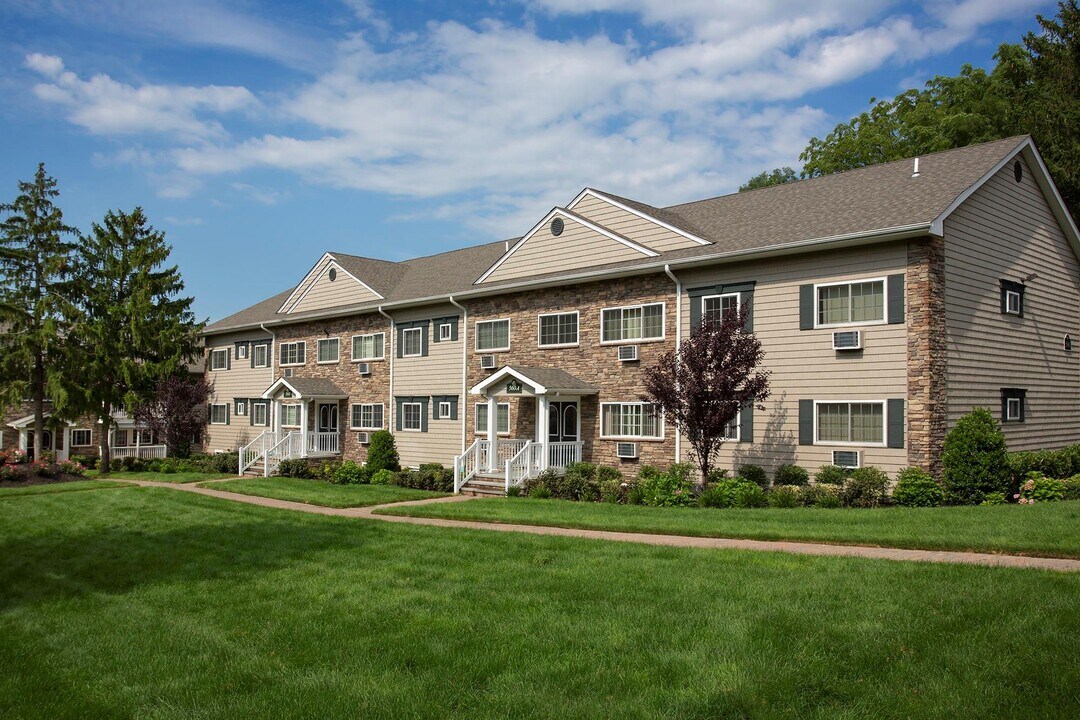 562 New Hwy in Hauppauge, NY - Foto de edificio