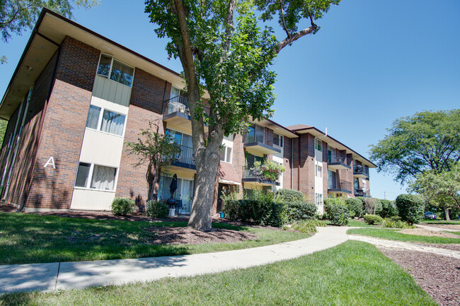 property at 5S066 Pebblewood Ln