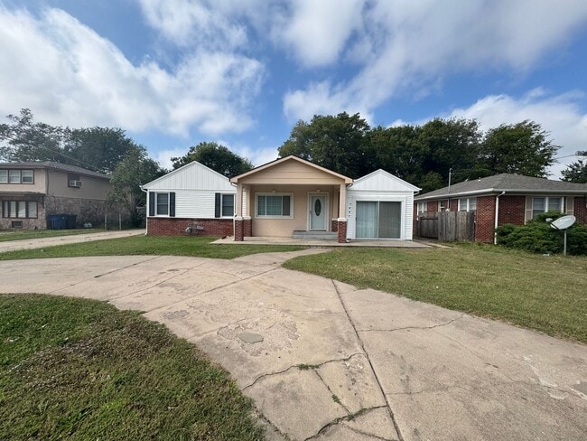1941 S Hillside St in Wichita, KS - Foto de edificio - Building Photo