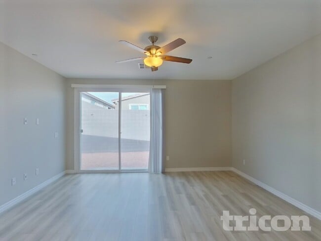 9458 White Fir Grv Ct, Unit 1208 in Las Vegas, NV - Foto de edificio - Building Photo