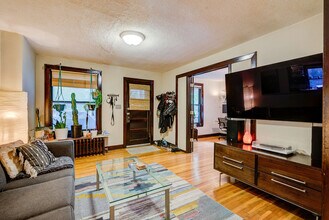 221 4th Ave NE in Minneapolis, MN - Building Photo - Building Photo