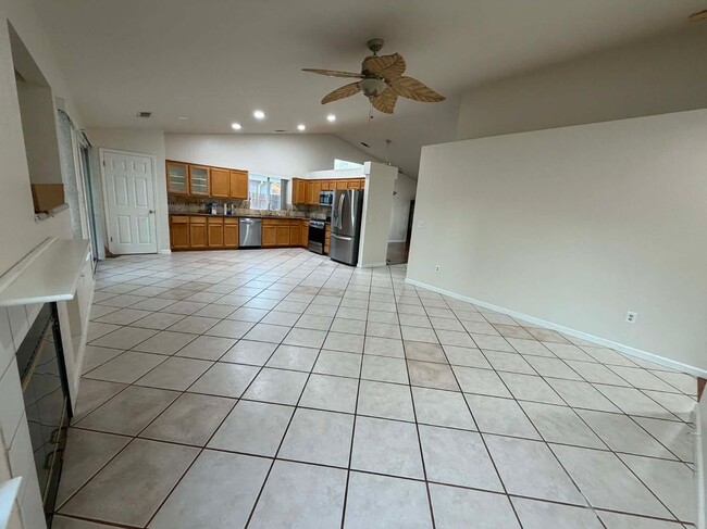 1965 Shelby Rd in Redding, CA - Building Photo - Building Photo