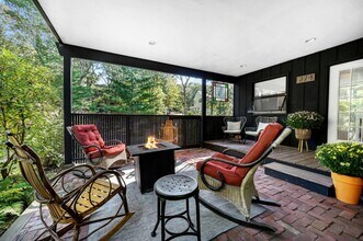 274 Little Fresh Pond Rd in Southampton, NY - Building Photo - Building Photo