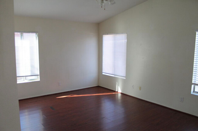 4039 E Ave R-6 in Palmdale, CA - Building Photo - Building Photo