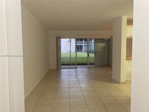 9525 SW 138th Pl in Miami, FL - Building Photo - Building Photo