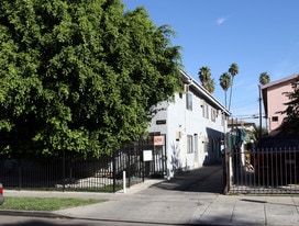 14639 Calvert St in Van Nuys, CA - Building Photo