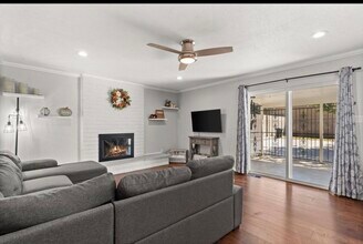 12100 Woodland Ave NE in Albuquerque, NM - Foto de edificio - Building Photo