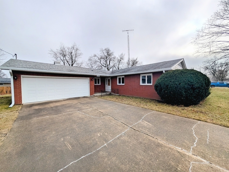 1716 Kemble Dr in Oskaloosa, IA - Building Photo