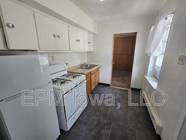 2836 Independence Ave in Waterloo, IA - Building Photo - Building Photo