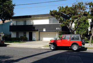 807 Edgewood St in Inglewood, CA - Building Photo - Building Photo