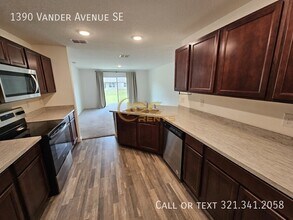1390 Vander Ave SE in Palm Bay, FL - Building Photo - Building Photo