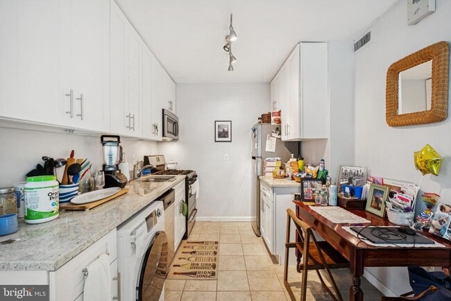 135 S 19th St