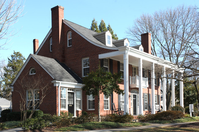 Morehead Apartments in Greensboro, NC - Building Photo - Building Photo