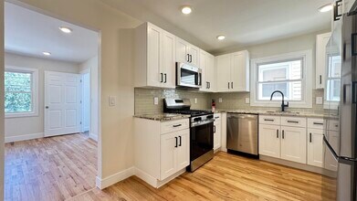 40 Isabella Ave in Bayonne, NJ - Building Photo - Building Photo