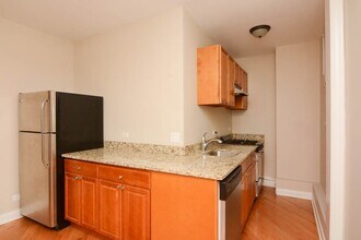 899 Green Bay Rd in Winnetka, IL - Building Photo - Building Photo