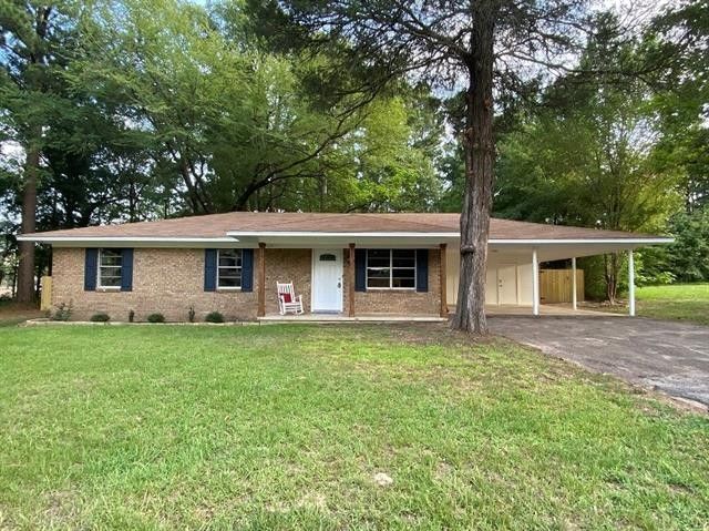 212 Loyola Dr in Athens, TX - Building Photo